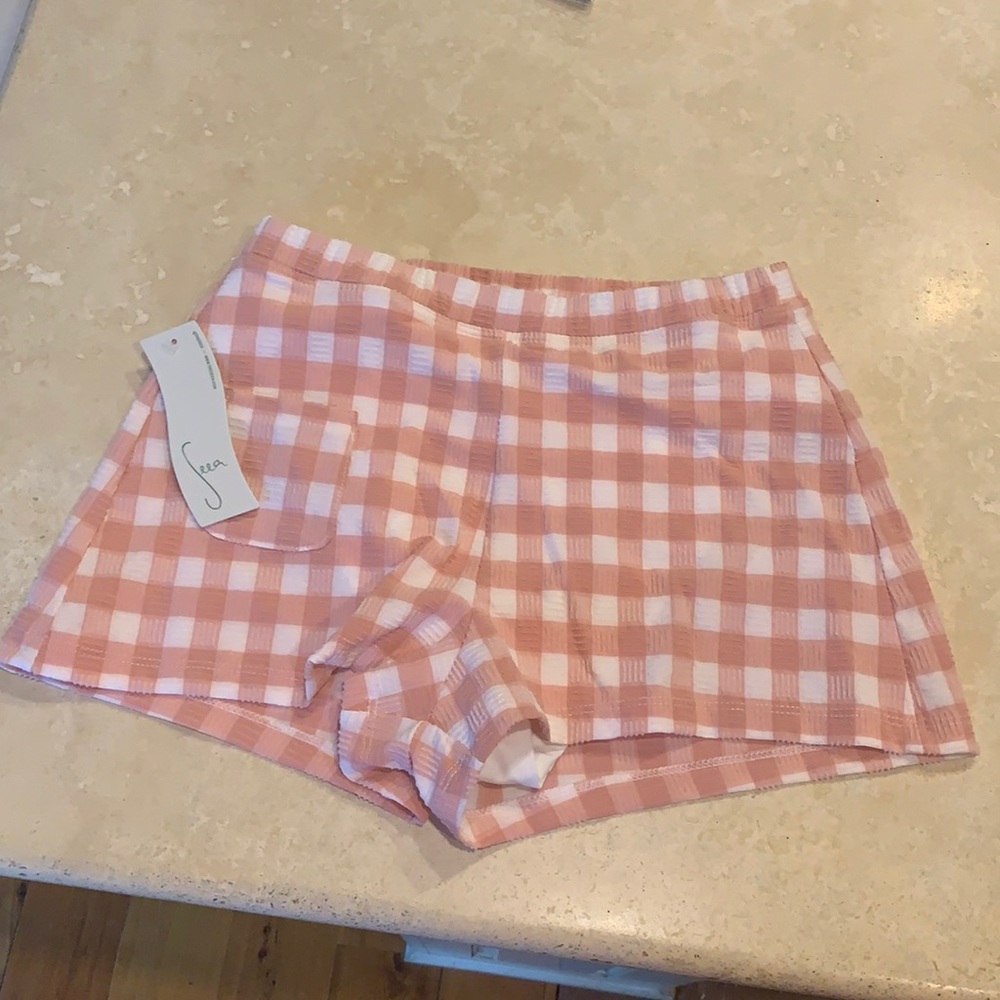 Seea pink and white Bobby short
